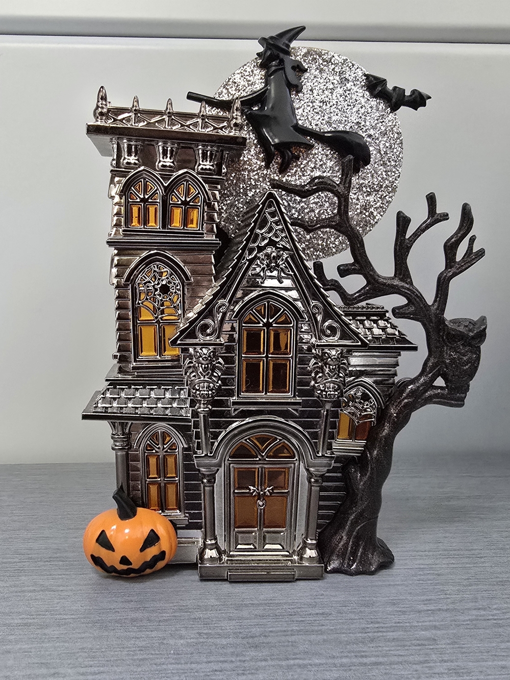 🎃 Haunted House Wallflower Plug-in